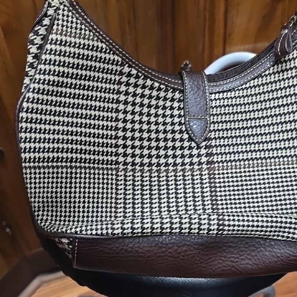 Chaps Black and White Houndstooth Shoulder Bag - Picture 8 of 14